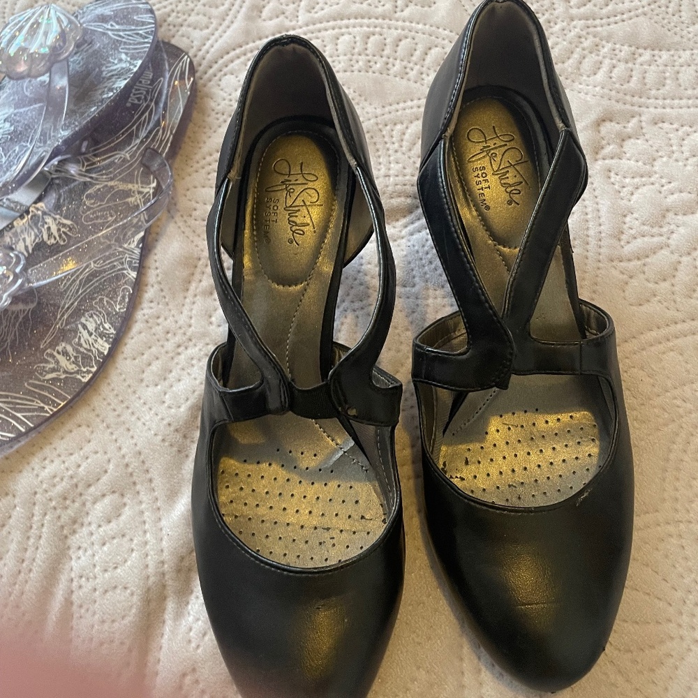 Low office pumps